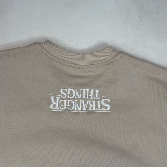 Pacsun Stranger Thing Hellfire Club Crewneck Sweatshirt Men Small Beige - Picture 5 of 7